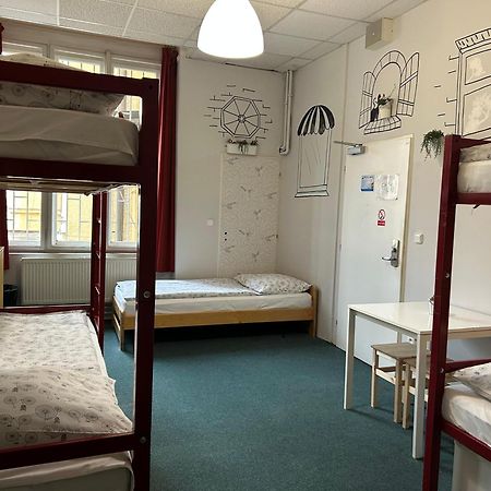 Hostel Downtown Прага Экстерьер фото