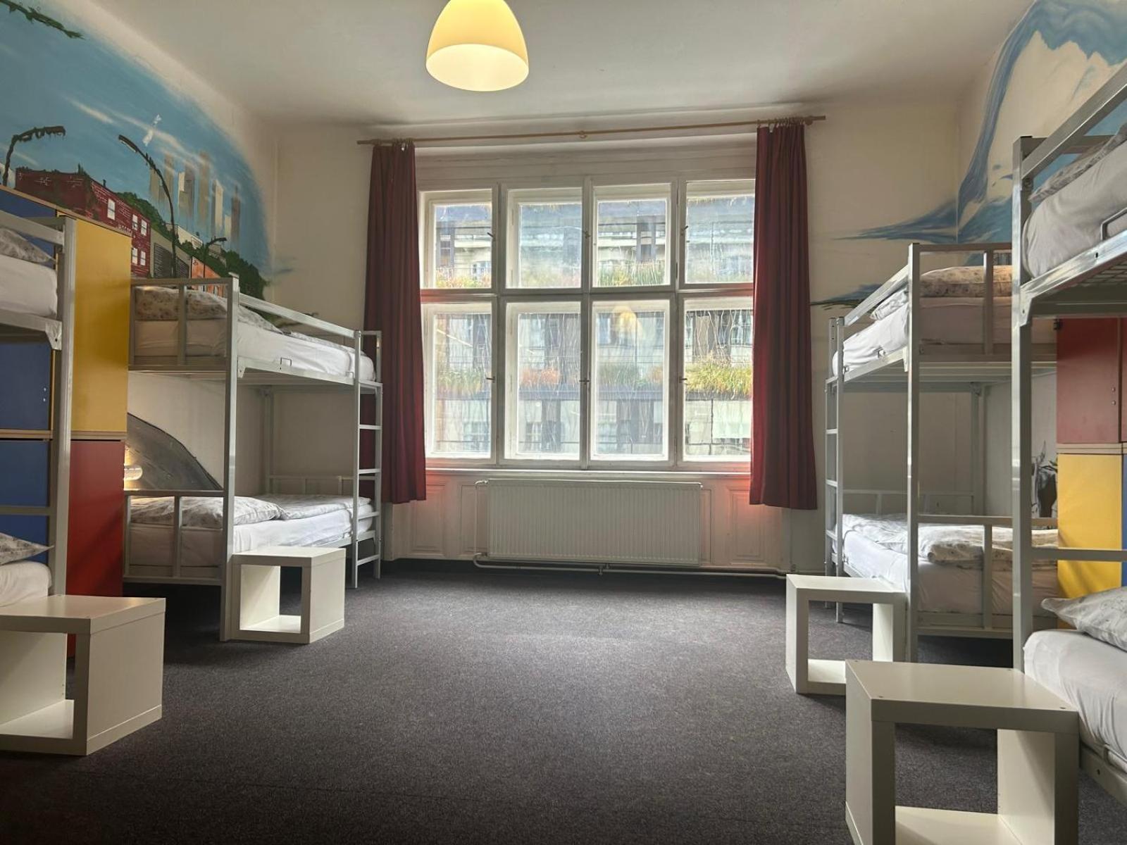 Hostel Downtown Прага Экстерьер фото