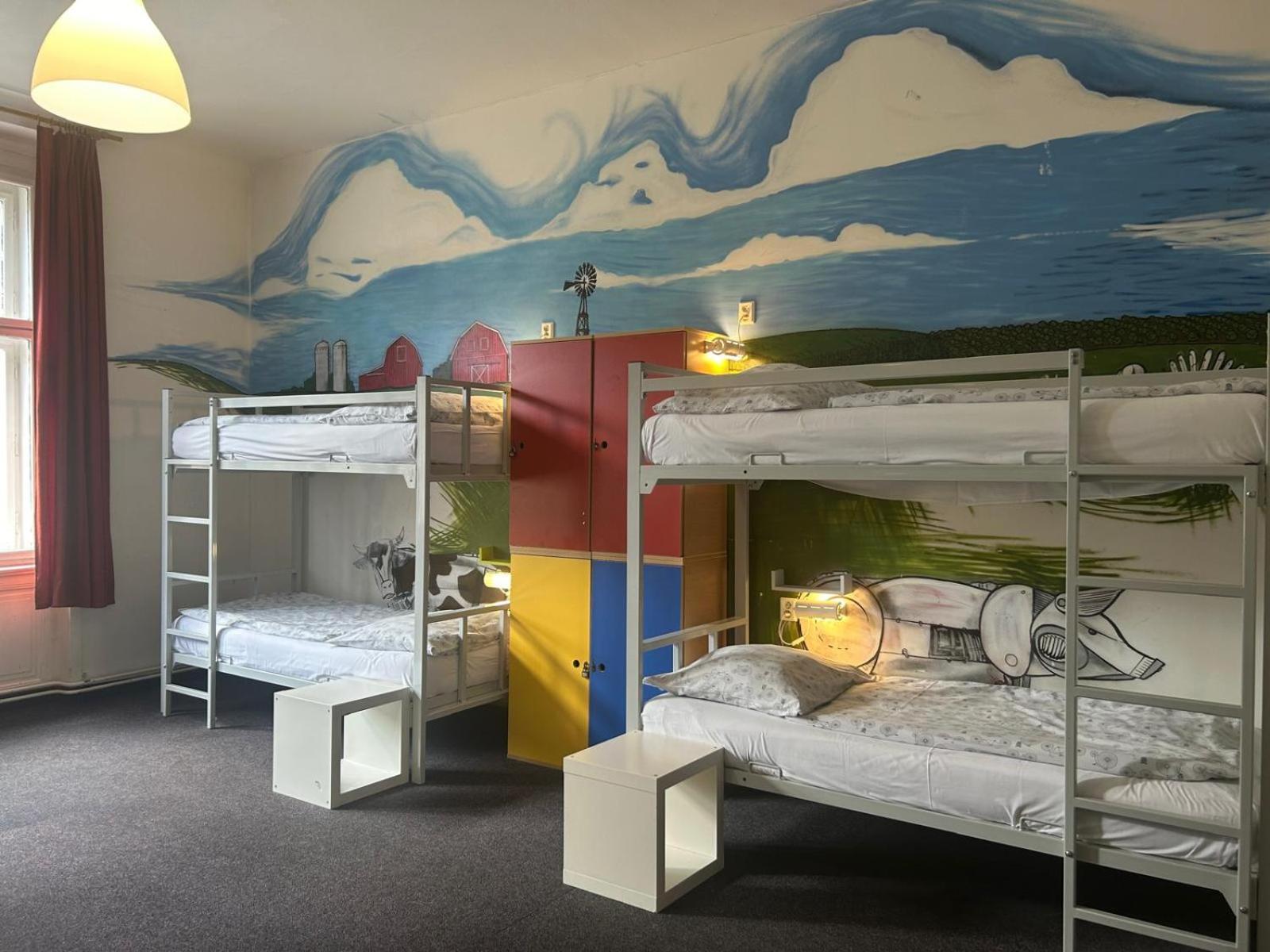 Hostel Downtown Прага Экстерьер фото