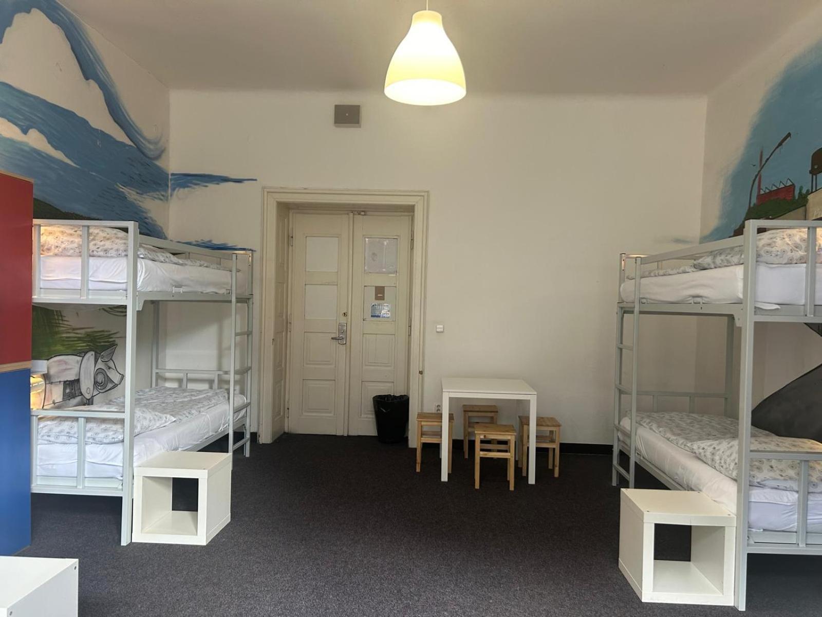 Hostel Downtown Прага Экстерьер фото
