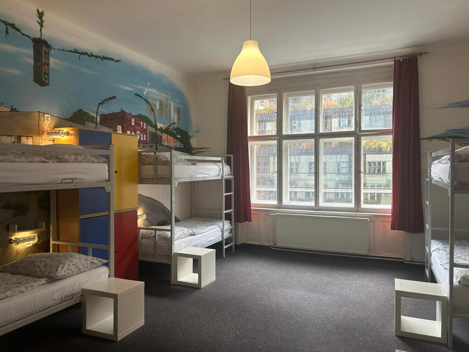 Hostel Downtown Прага Экстерьер фото
