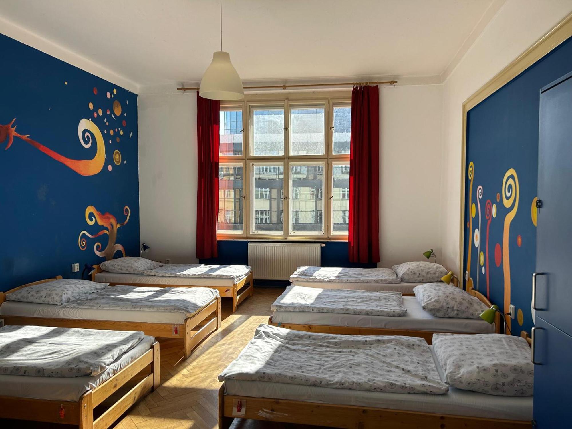 Hostel Downtown Прага Экстерьер фото