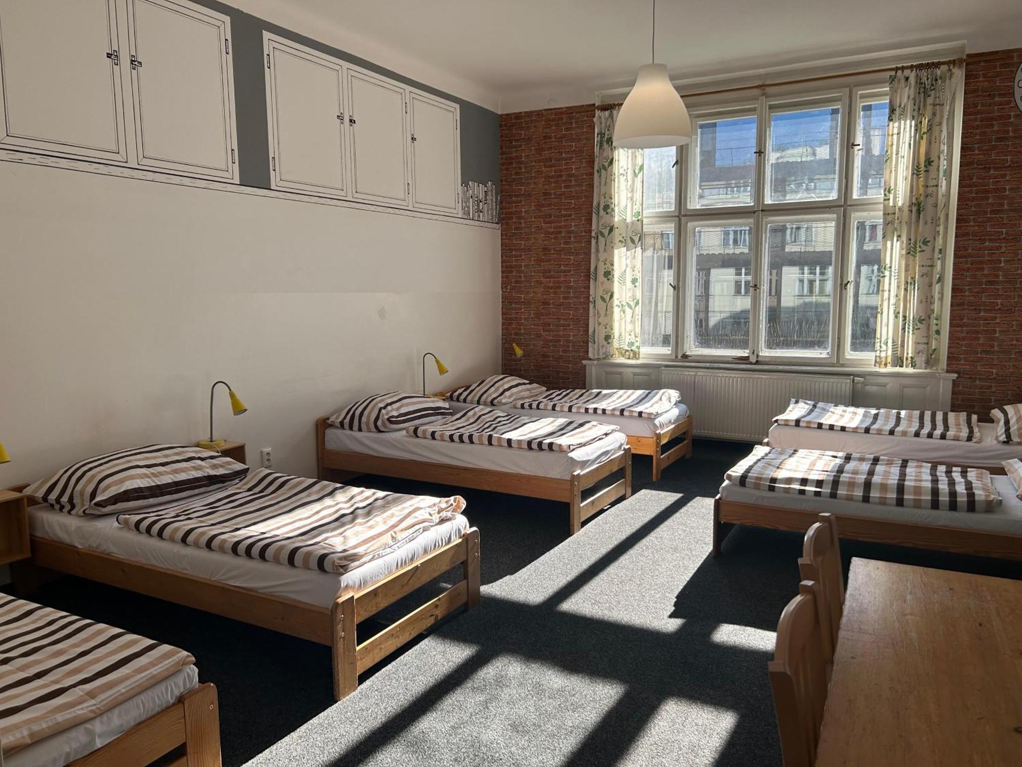 Hostel Downtown Прага Экстерьер фото