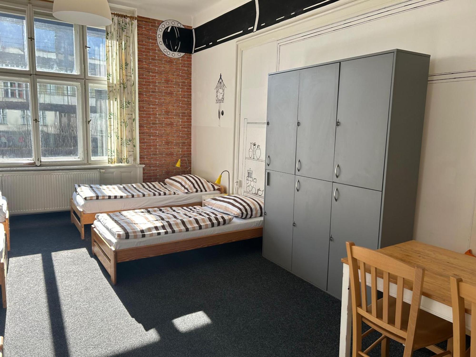 Hostel Downtown Прага Экстерьер фото