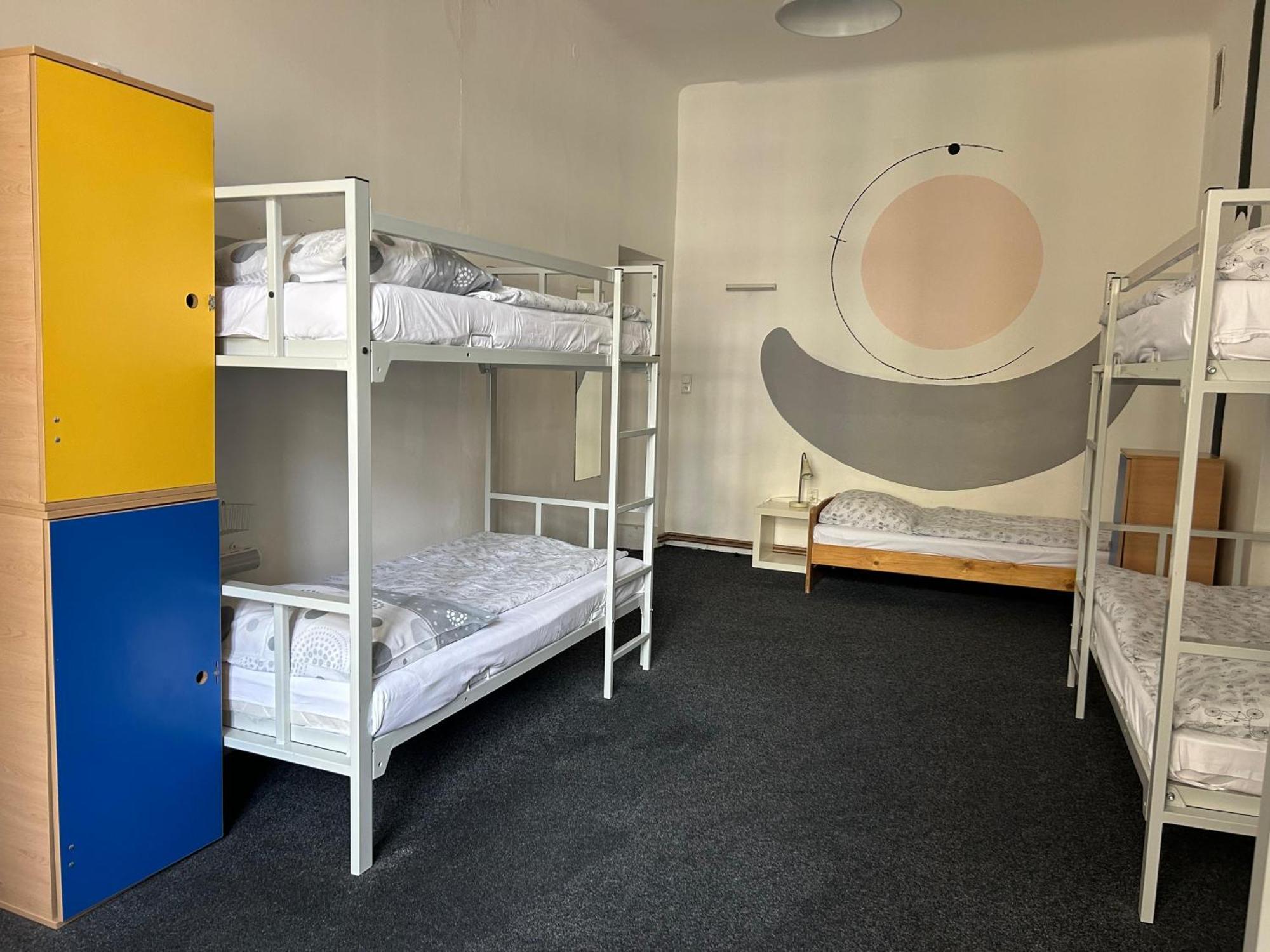 Hostel Downtown Прага Экстерьер фото