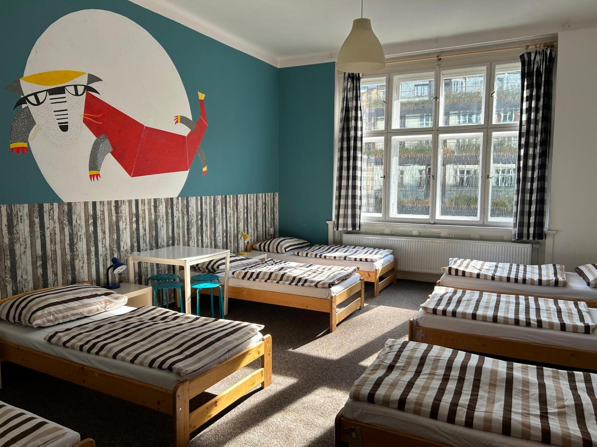Hostel Downtown Прага Экстерьер фото