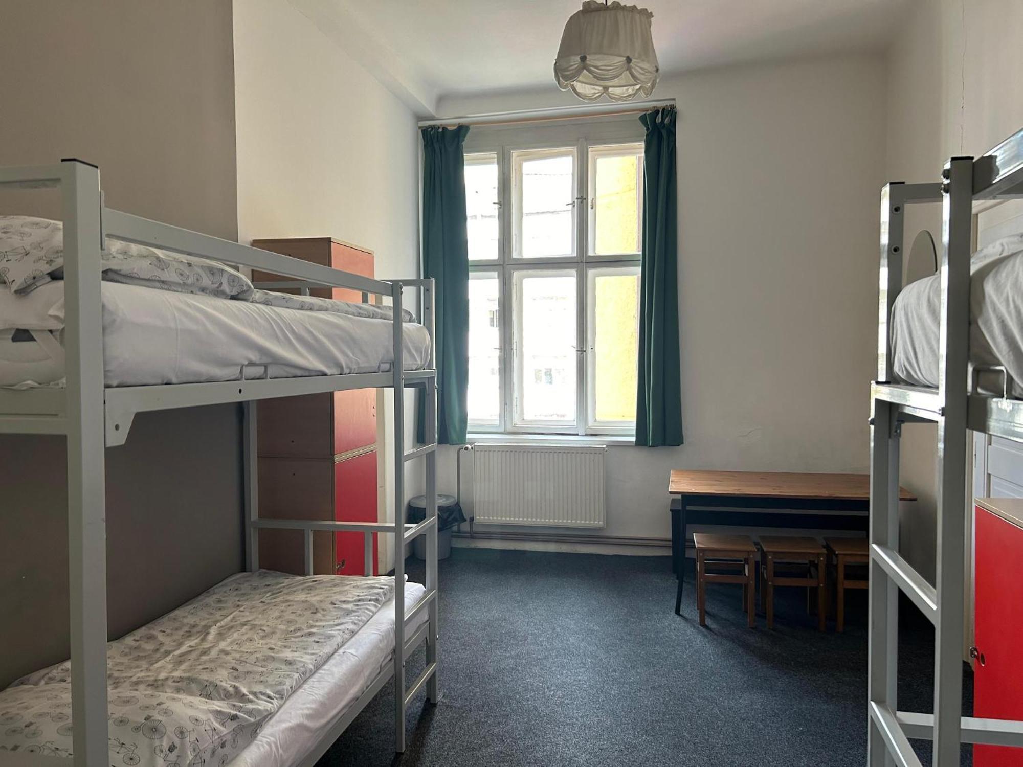 Hostel Downtown Прага Экстерьер фото