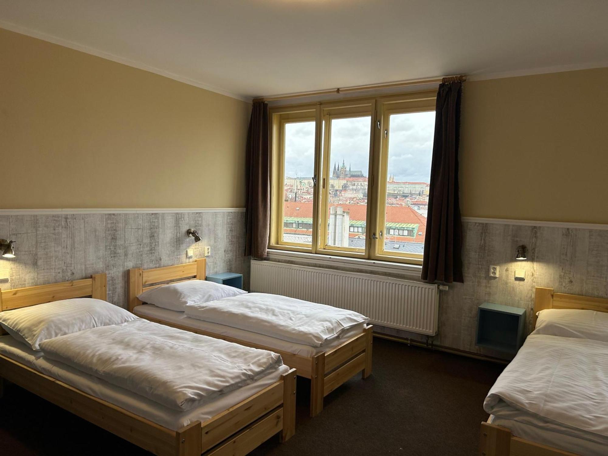 Hostel Downtown Прага Экстерьер фото