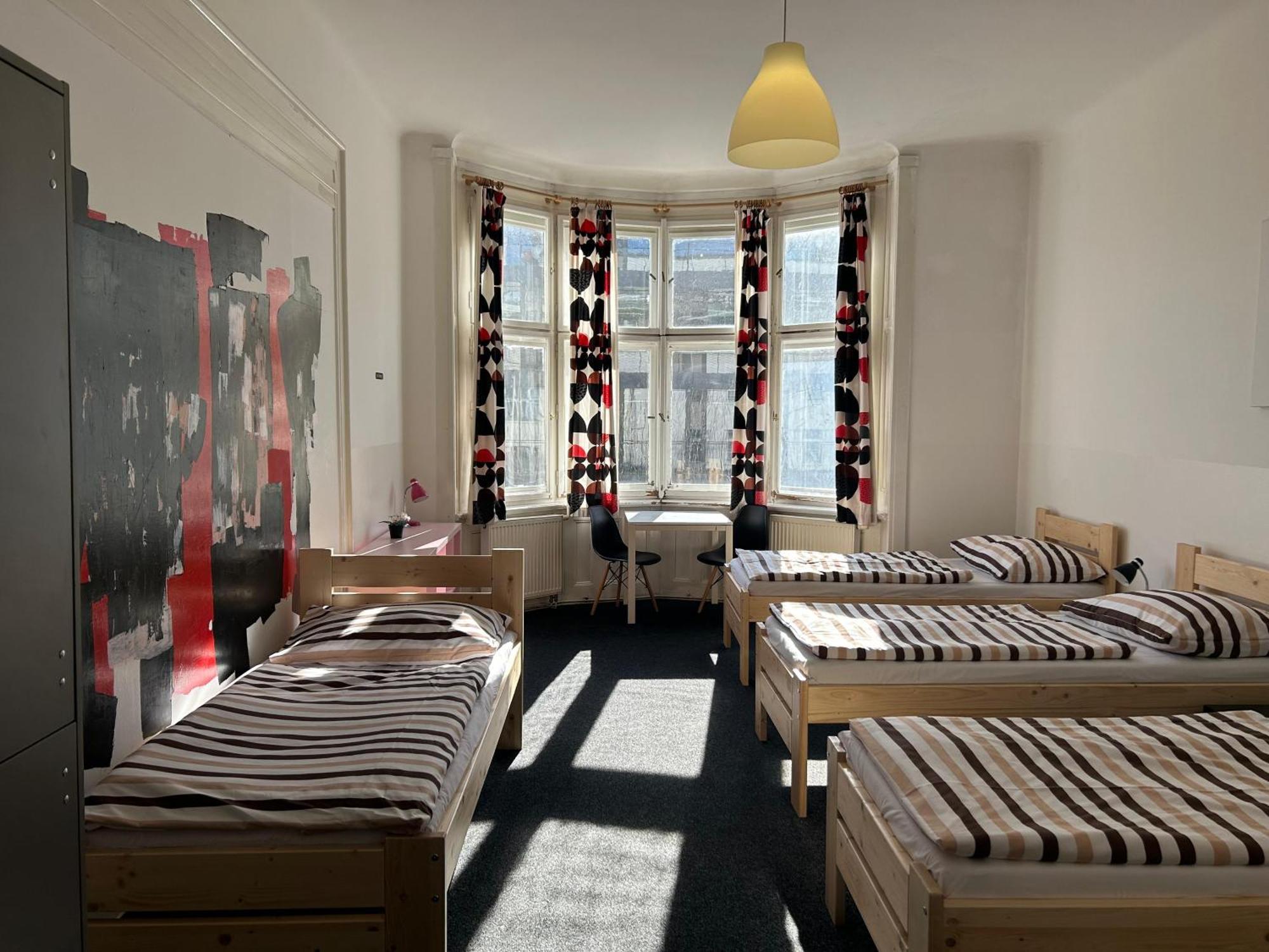 Hostel Downtown Прага Экстерьер фото