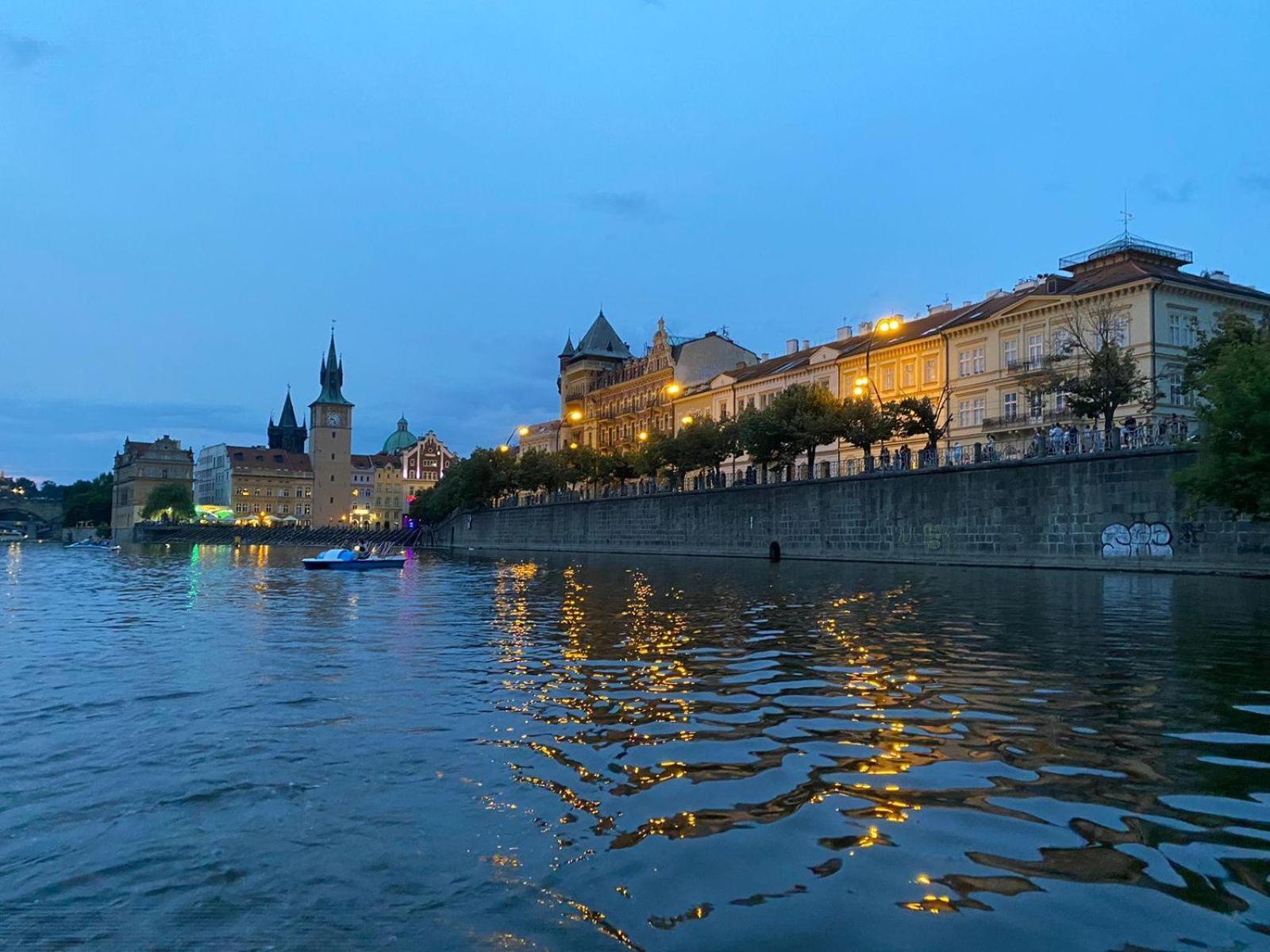 Hostel Downtown Прага Экстерьер фото