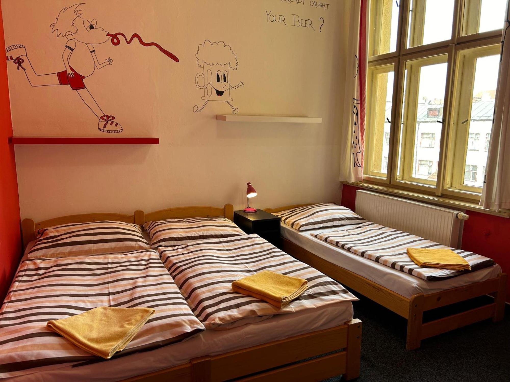 Hostel Downtown Прага Экстерьер фото