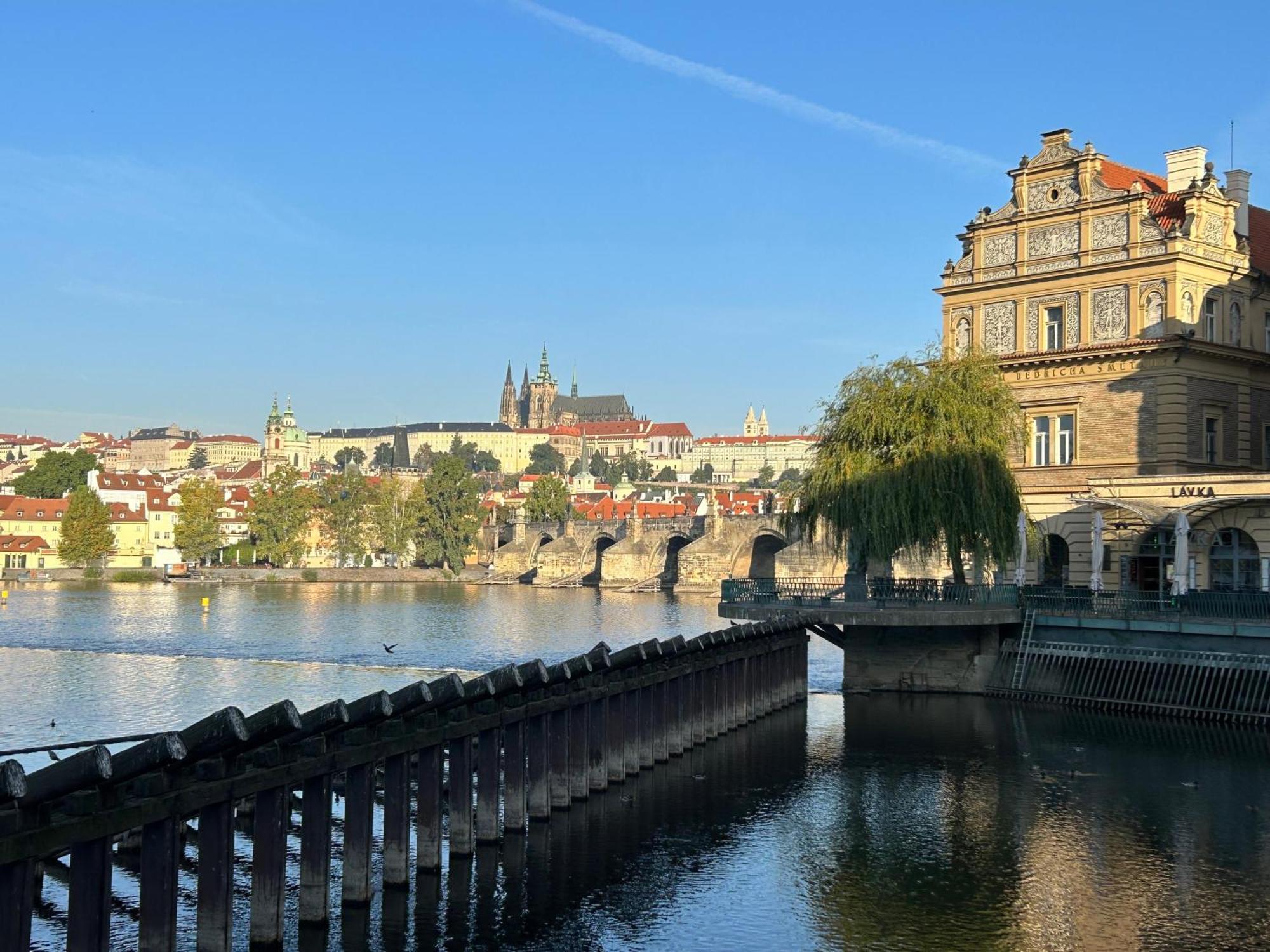Hostel Downtown Прага Экстерьер фото