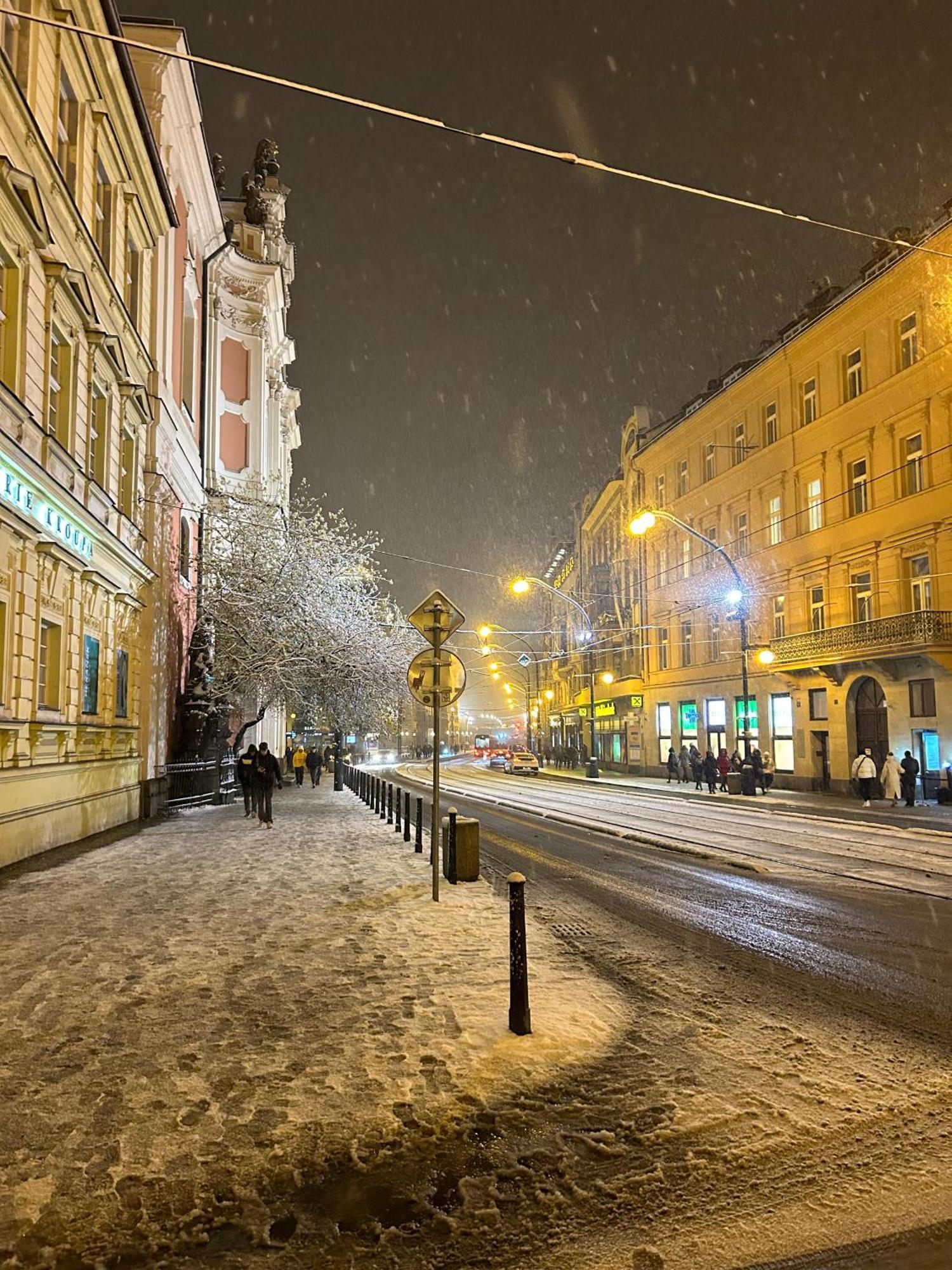 Hostel Downtown Прага Экстерьер фото