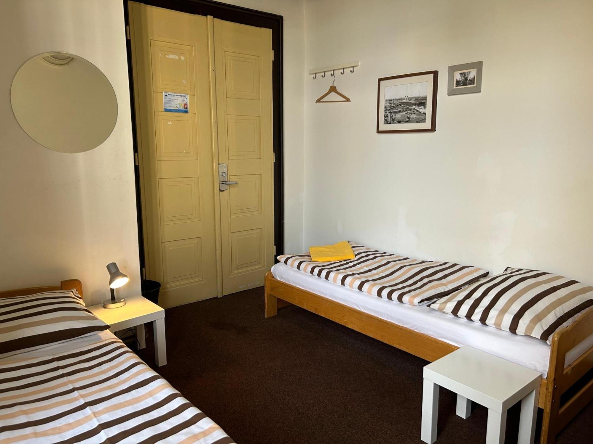 Hostel Downtown Прага Экстерьер фото