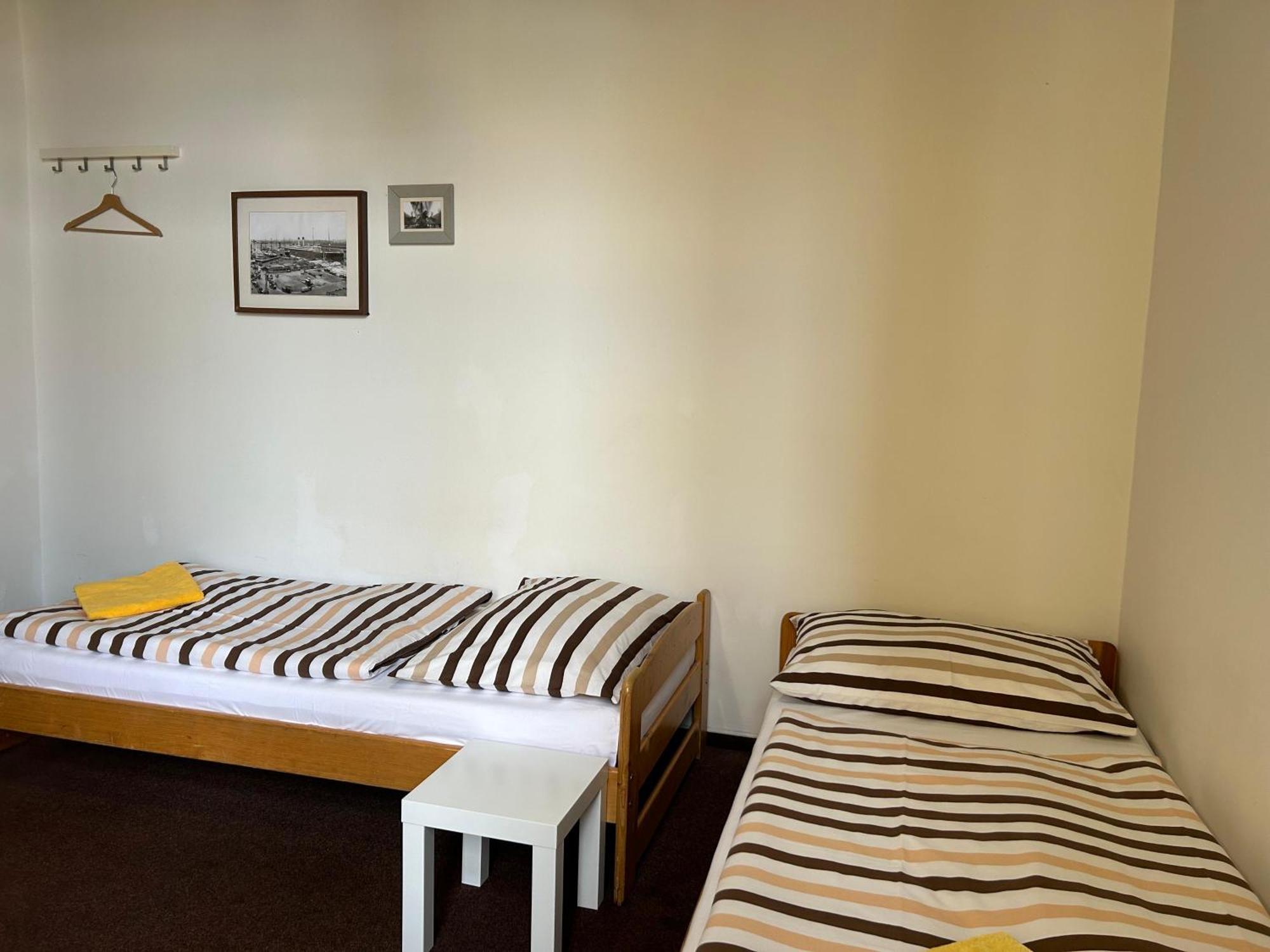 Hostel Downtown Прага Экстерьер фото