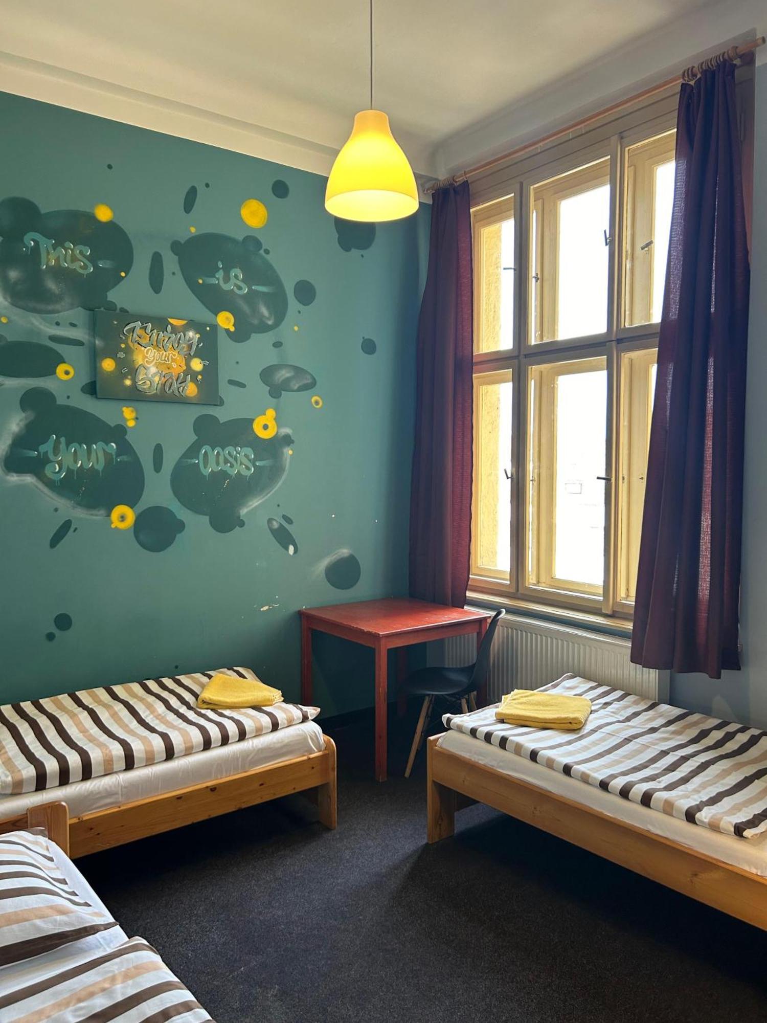 Hostel Downtown Прага Экстерьер фото