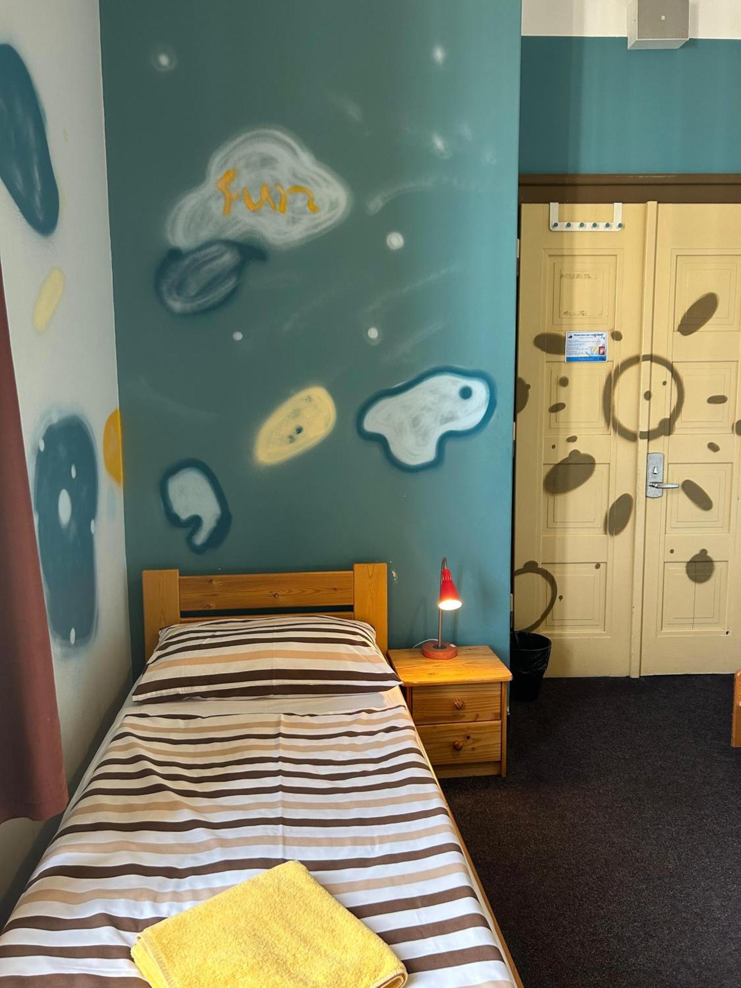 Hostel Downtown Прага Экстерьер фото