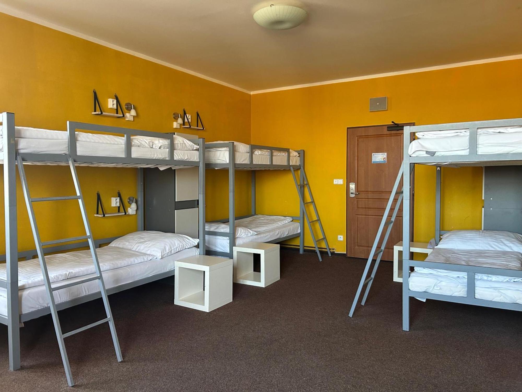 Hostel Downtown Прага Экстерьер фото