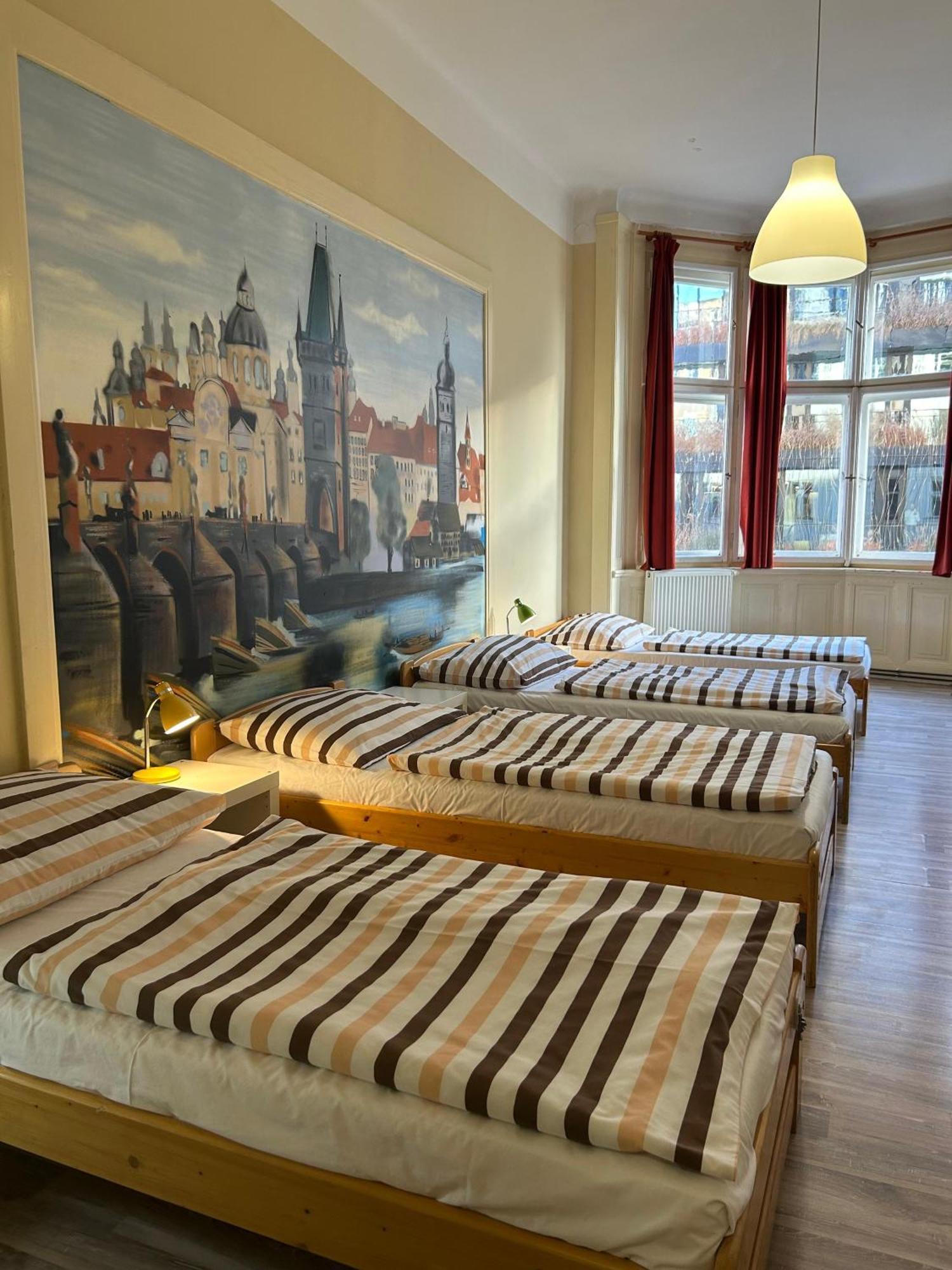 Hostel Downtown Прага Экстерьер фото