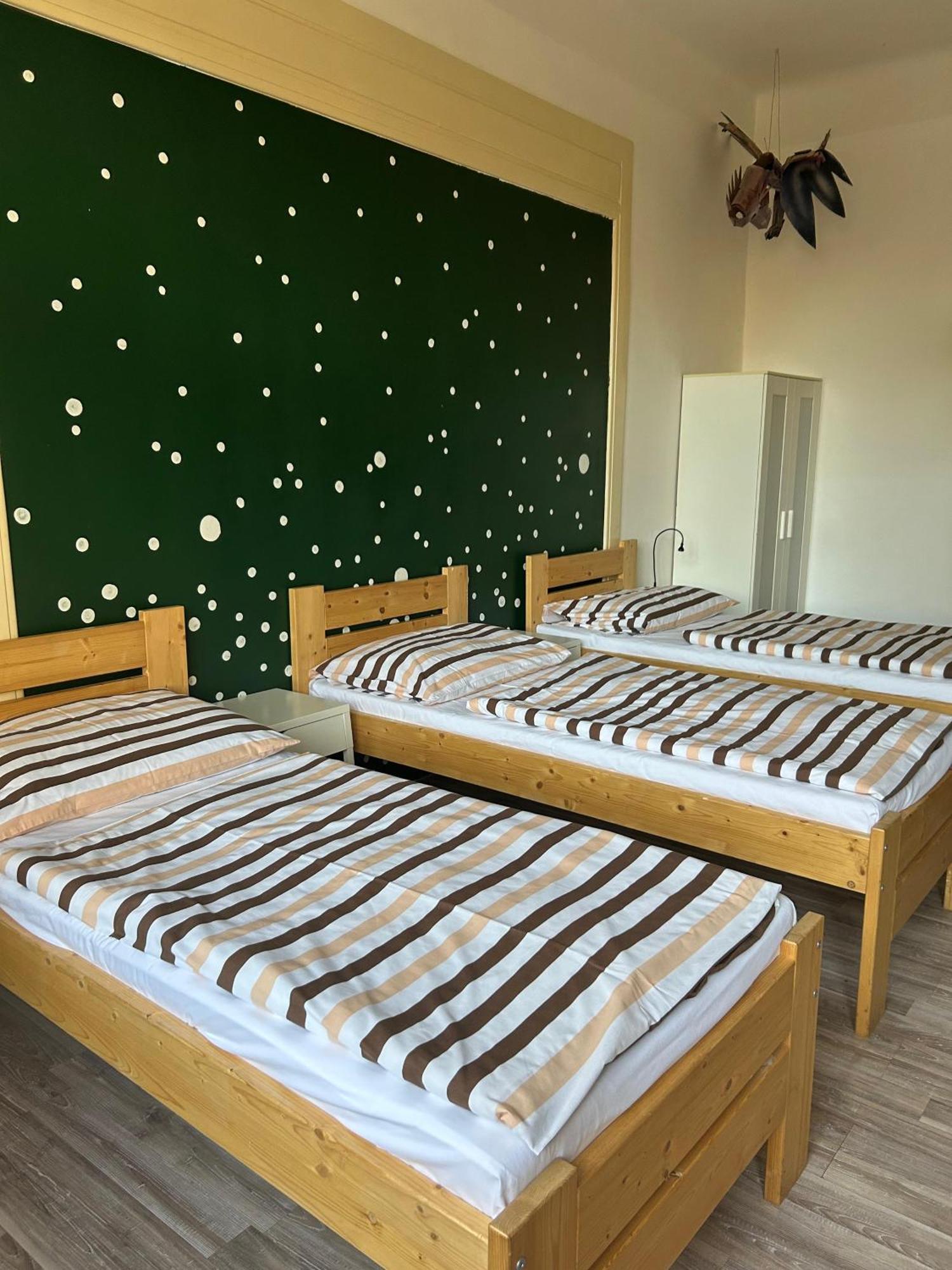 Hostel Downtown Прага Экстерьер фото