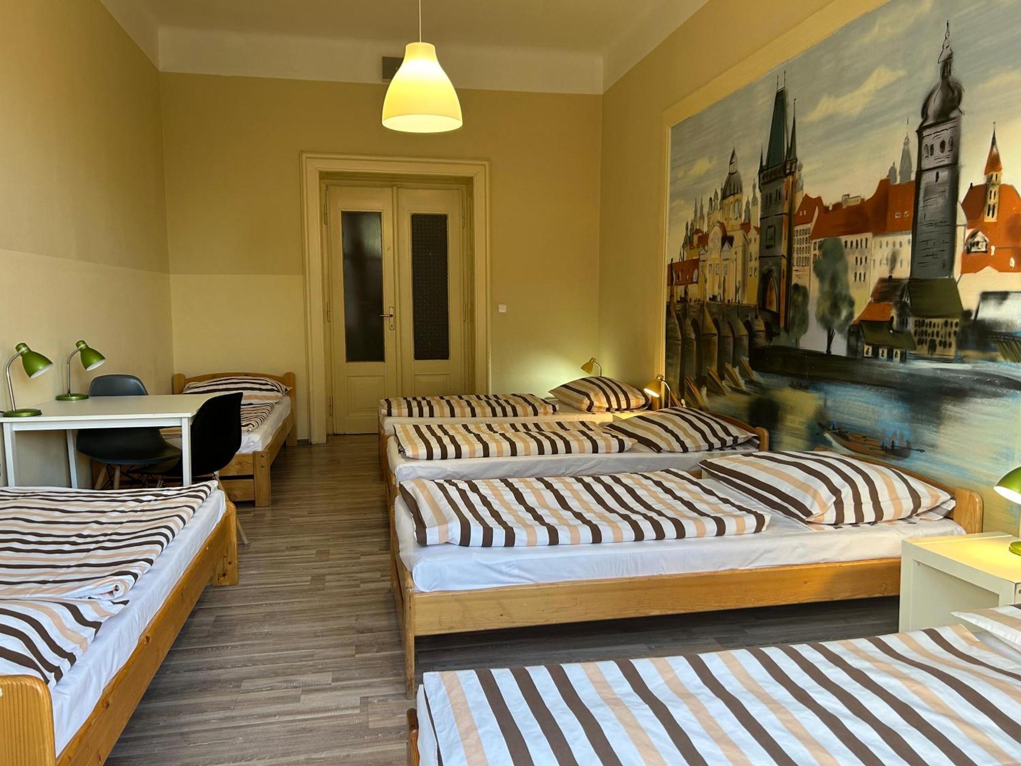 Hostel Downtown Прага Экстерьер фото