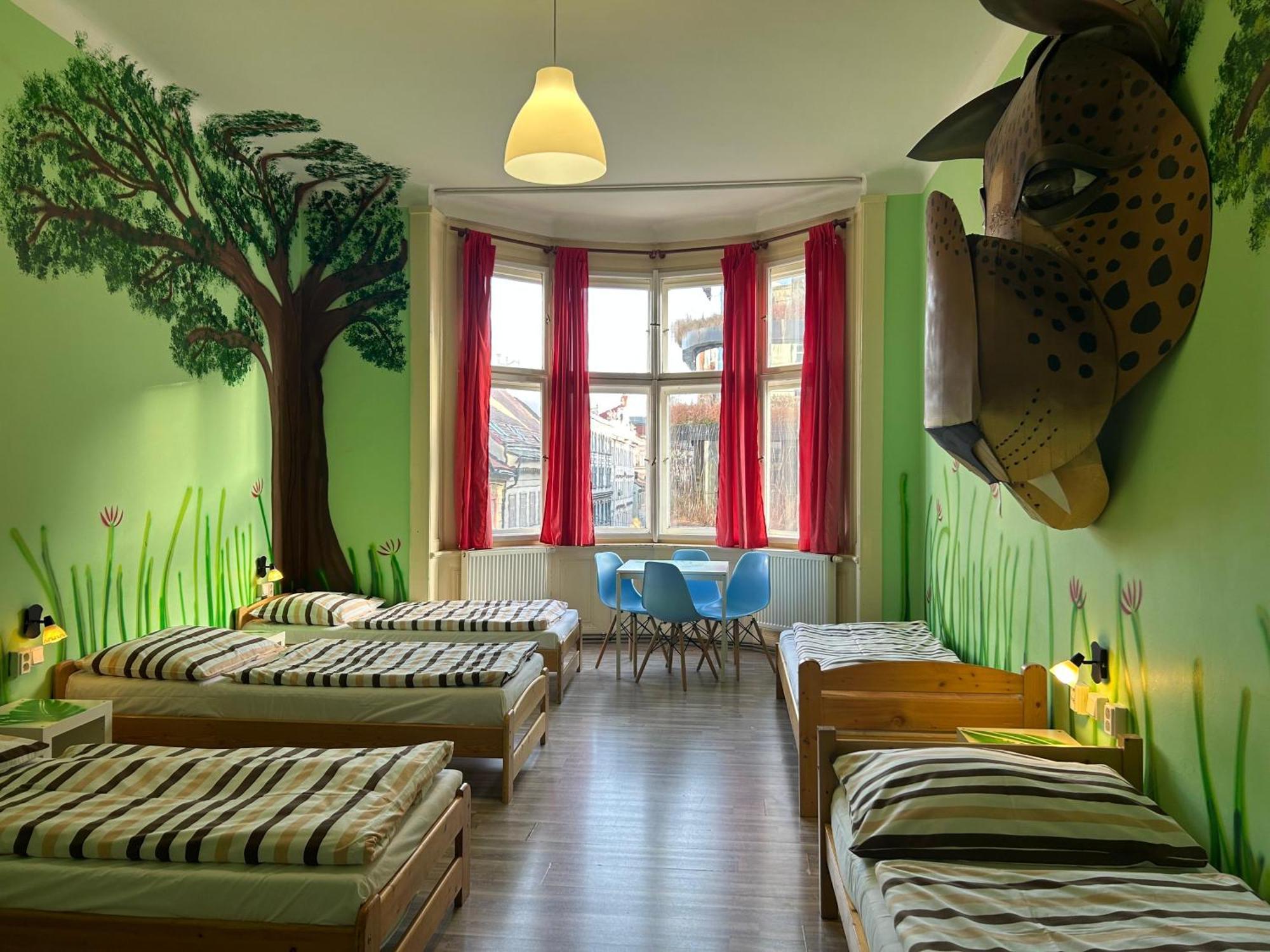 Hostel Downtown Прага Экстерьер фото