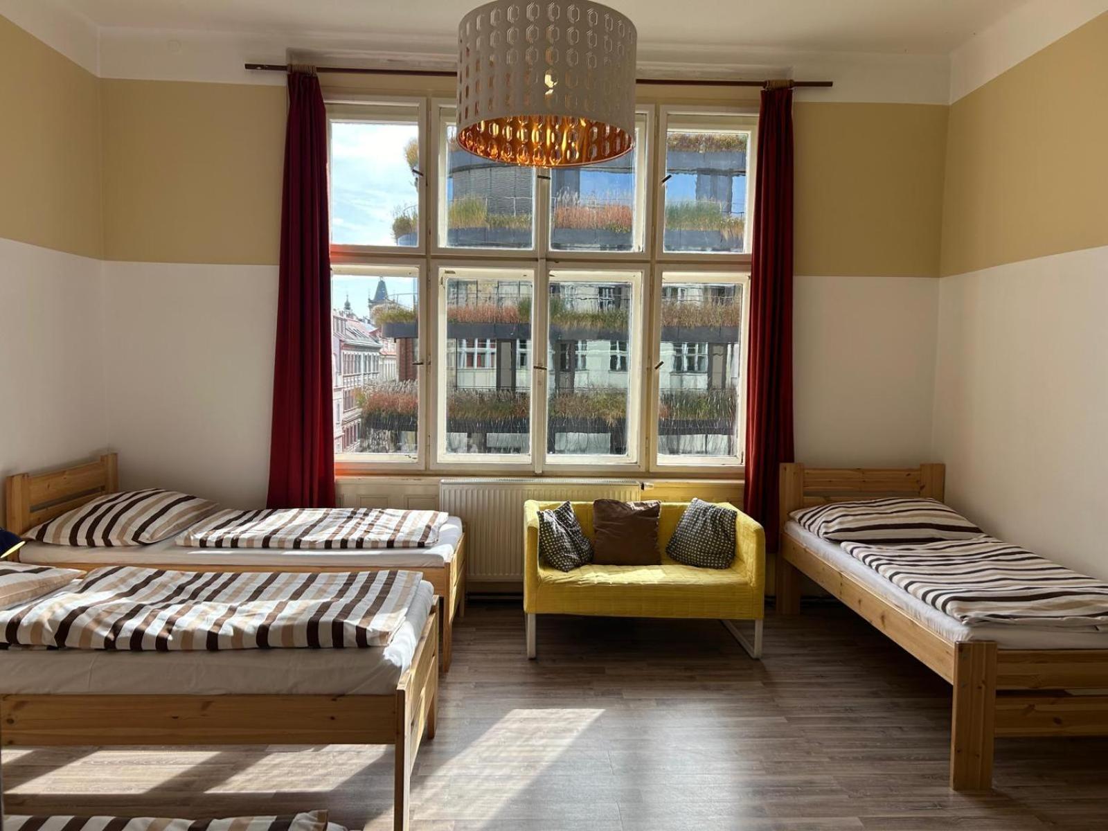 Hostel Downtown Прага Экстерьер фото
