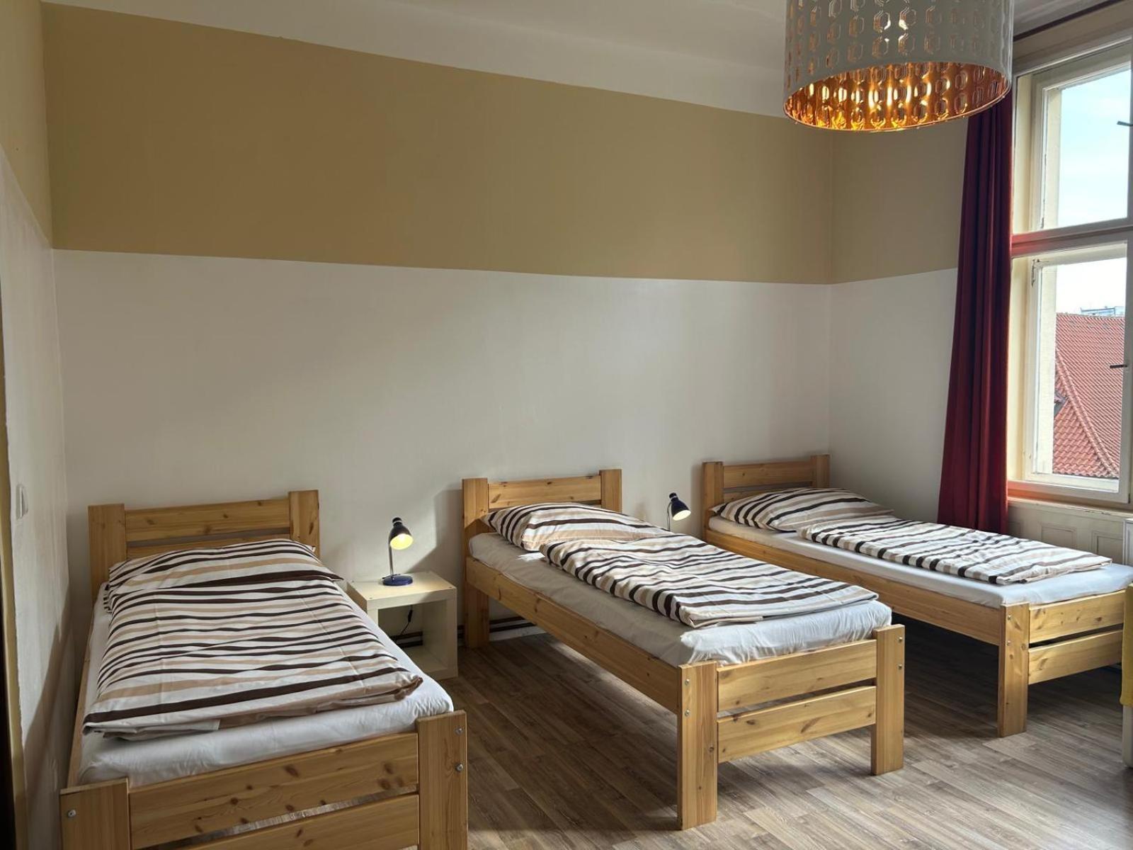 Hostel Downtown Прага Экстерьер фото