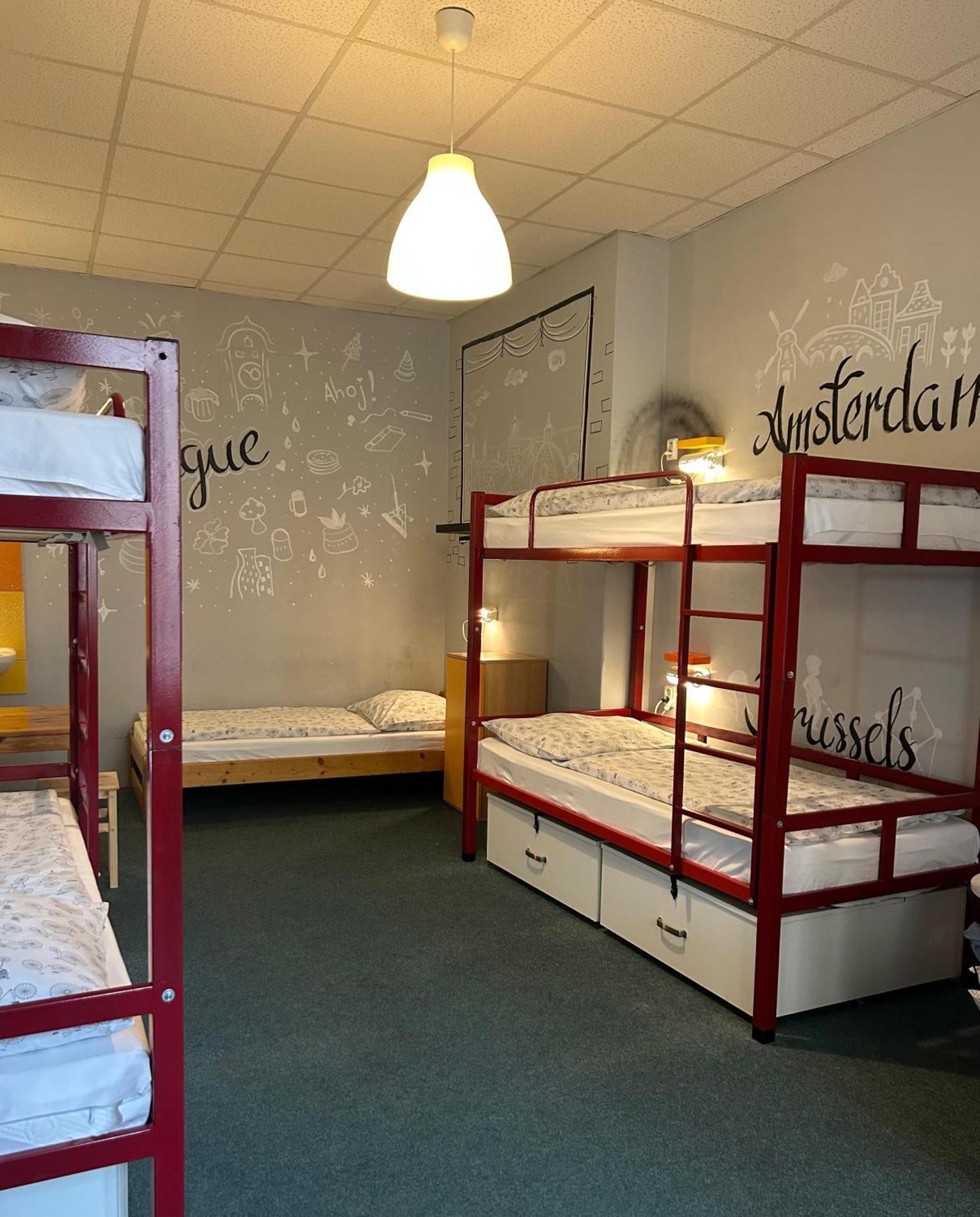 Hostel Downtown Прага Экстерьер фото