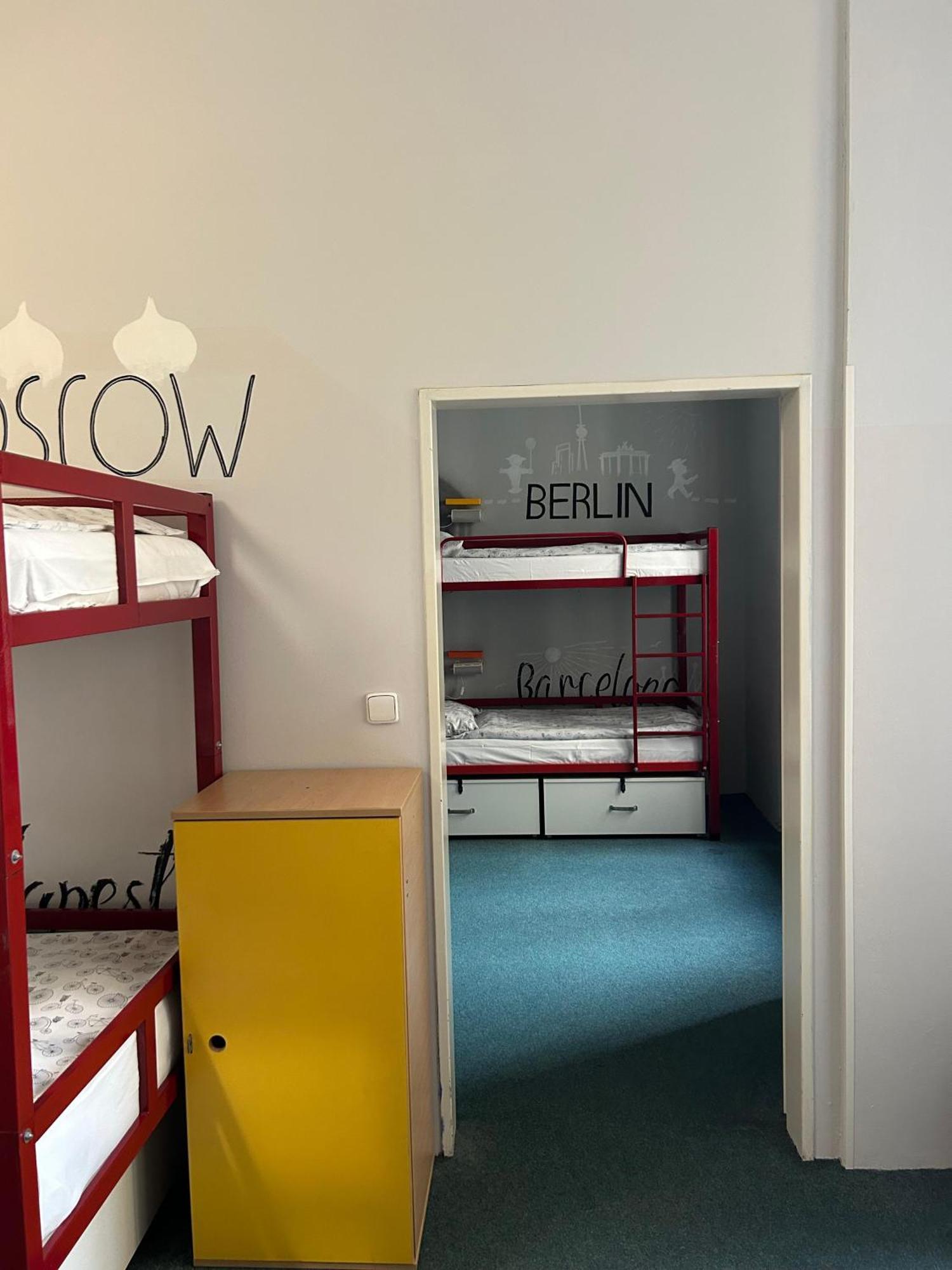 Hostel Downtown Прага Экстерьер фото
