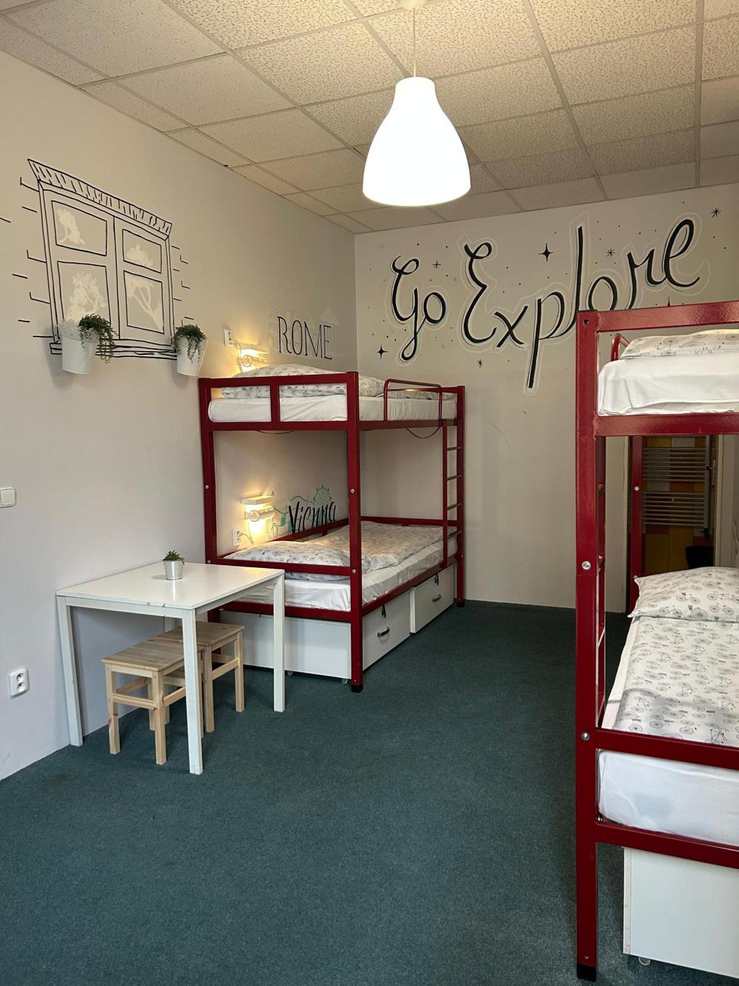 Hostel Downtown Прага Экстерьер фото