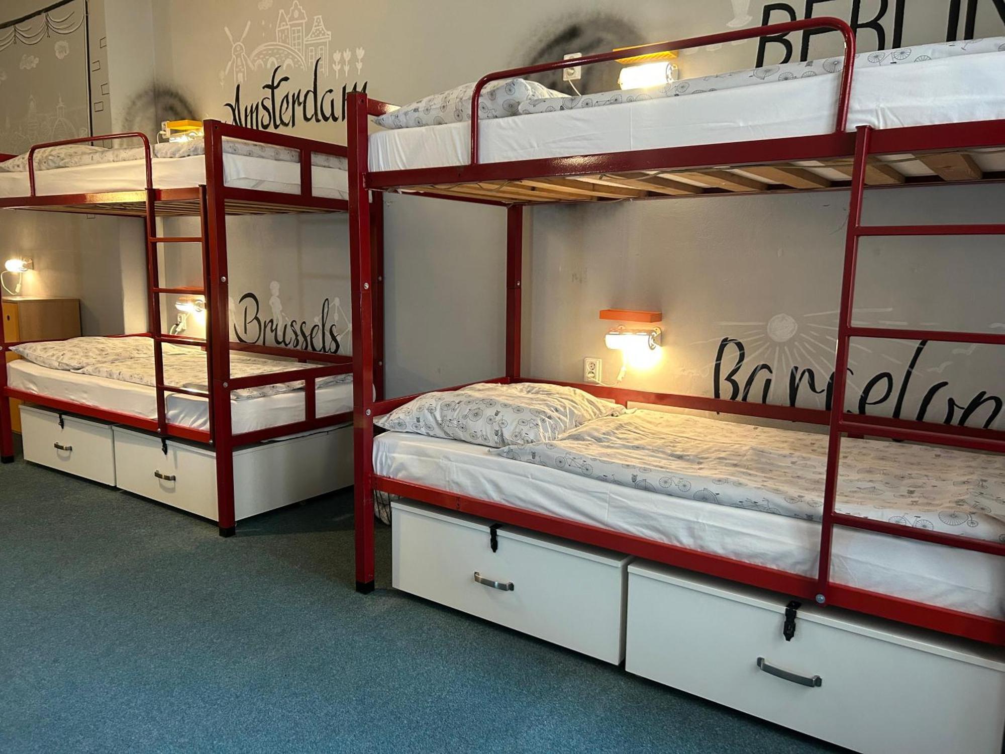 Hostel Downtown Прага Экстерьер фото