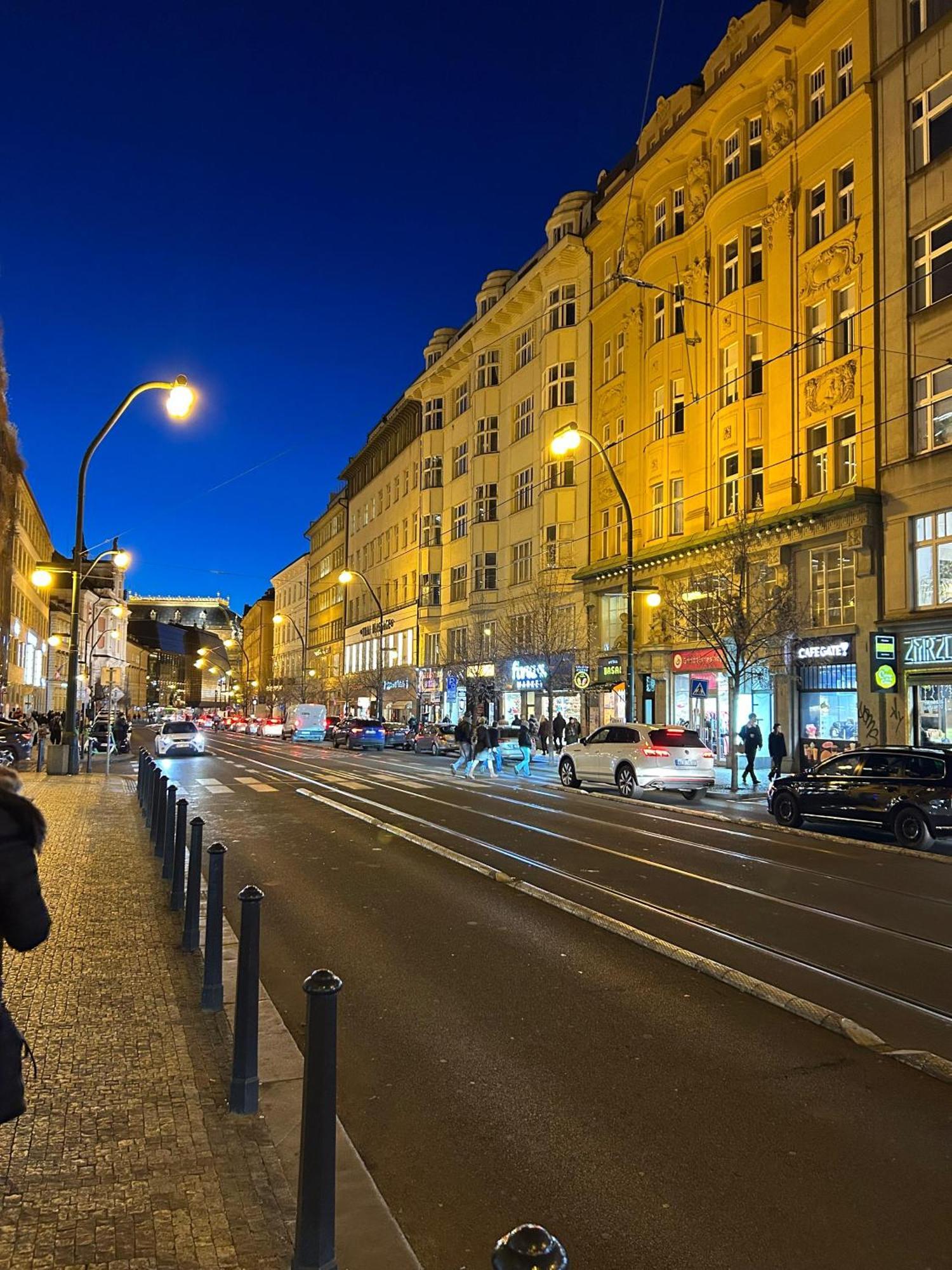 Hostel Downtown Прага Экстерьер фото