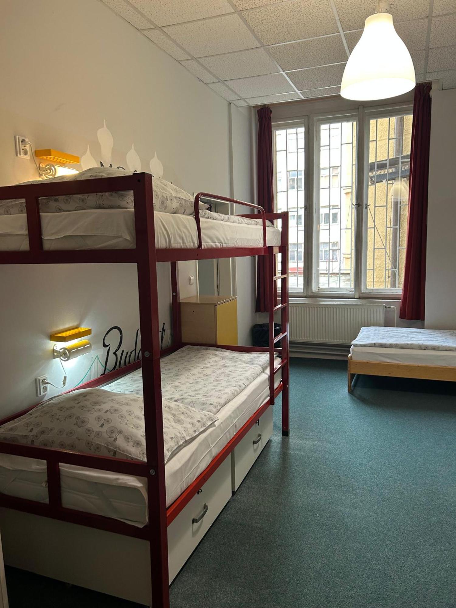 Hostel Downtown Прага Экстерьер фото