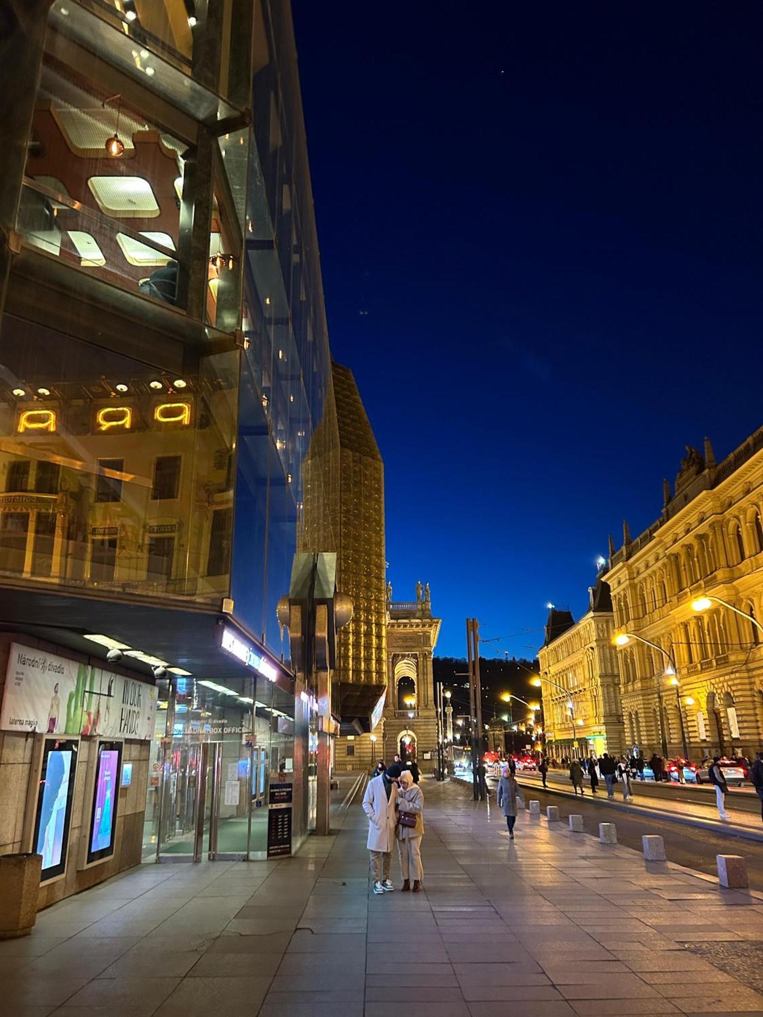 Hostel Downtown Прага Экстерьер фото