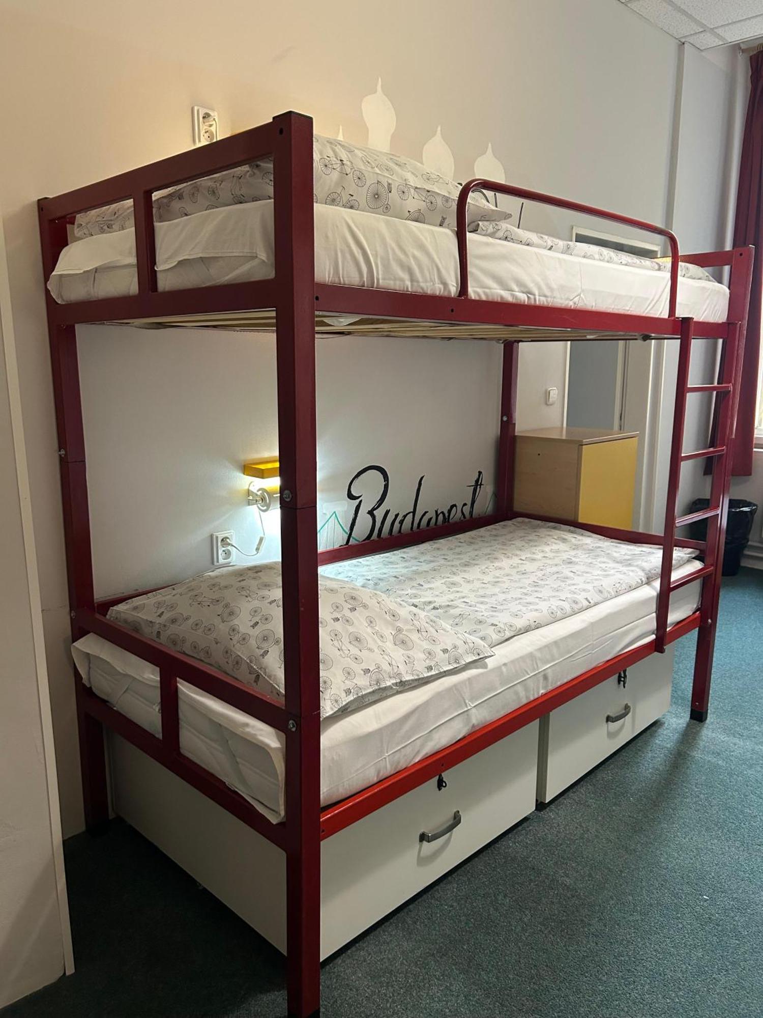Hostel Downtown Прага Экстерьер фото